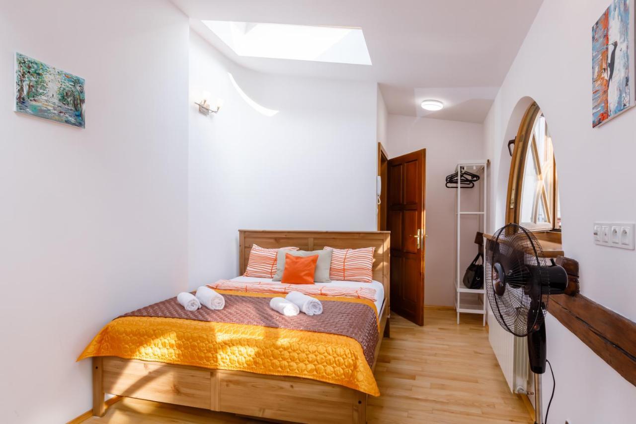 Ok Main Square Apartments Krakow Ngoại thất bức ảnh